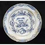 AN 18TH CENTURY ENGLISH DELFT CHARGER underglaze blue painted Chinoiserie decoration of a garden