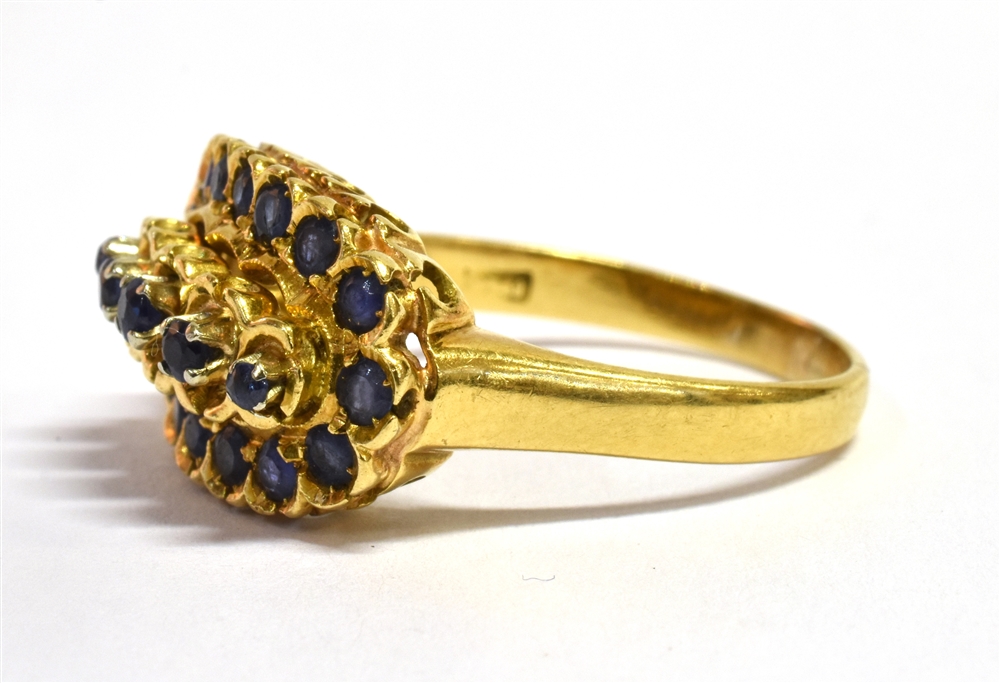 AN 18CT GOLD SAPPHIRE CLUSTER RING The boat shaped cluster head set with 21 small sapphires with the - Image 3 of 3