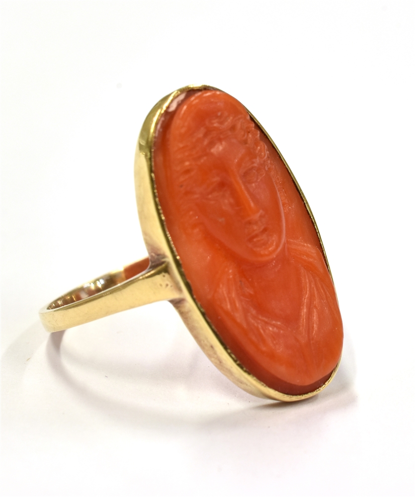 A CAMEO COCKTAIL RING With the coral coloured hardstone cameo measuring approx. 2cm by 1cm on a - Image 2 of 5