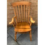 AN ELM AND BEECH FARMHOUSE ARMCHAIR, H 113cm Condition Report : Wear conducive to use Condition