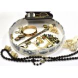 A COLLECTION OF 1920'S TO 1950'S COSTUME JEWELLERY to include a diamond set yellow metal bar