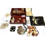 A COLLECTION OF JEWELLERY to include an Edwardian silver vesta, embossed with foliate scroll and