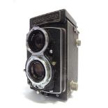 A ROLLEICORD TWIN LENS REFLEX CAMERA with a Heidosmat 1:3,2/75 viewing lens and a Schneider-