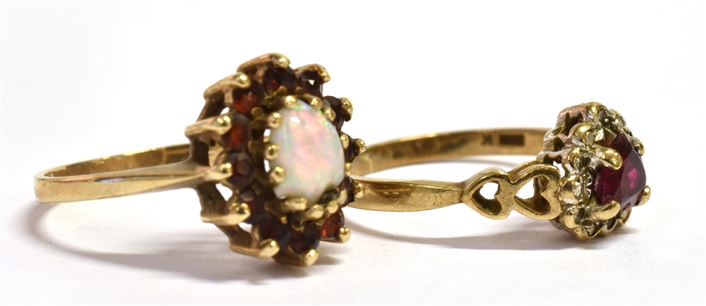 A 9CT GOLD RUBY SET RING With the central ruby shaped as a heart and the ring shoulders of open work - Image 4 of 4