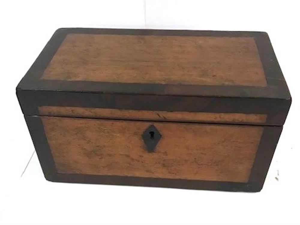 A 19TH CENTURY WALNUT TEA CADDY having an escutcheon to the centre, the hinged top opening to reveal
