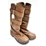 A PAIR OF RHINEGOLD ELITE COMMANDO BROWN BOOTS size 9.