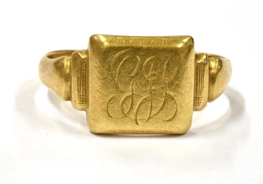 AN 18CT GOLD SIGNET RING with a monogrammed bezel, hallmarked for Birmingham date letter E, ring