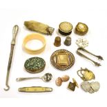 A COLLECTION OF VICTORIAN AND LATER JEWELLERY AND TRINKETS Items to include a sterling silver double