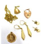 A COLLECTION OF JEWELLERY comprising a marked 375 fine rope twist chain, a marked 375 St Christopher