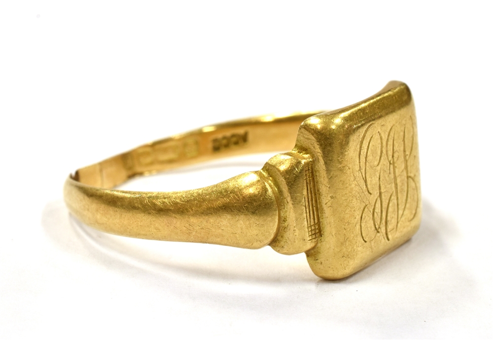 AN 18CT GOLD SIGNET RING with a monogrammed bezel, hallmarked for Birmingham date letter E, ring - Image 2 of 3