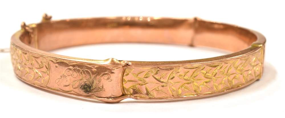 A 9CT ROSE GOLD GEORGE V BANGLE the half patterned bangle measures approx. 5.7cm in diameter and