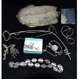 COLLECTION OF MOSTLY SILVER AND WHITE METAL JEWELLERY together with a vintage metal mesh clutch bag