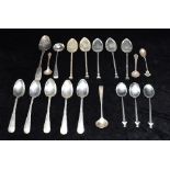 A COLLECTION OF SILVER TEASPOONS Weight 210 grams, 6.7 Troy ounce approx.