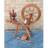 A 20TH CENTURY SPINNING WHEEL H 81cm