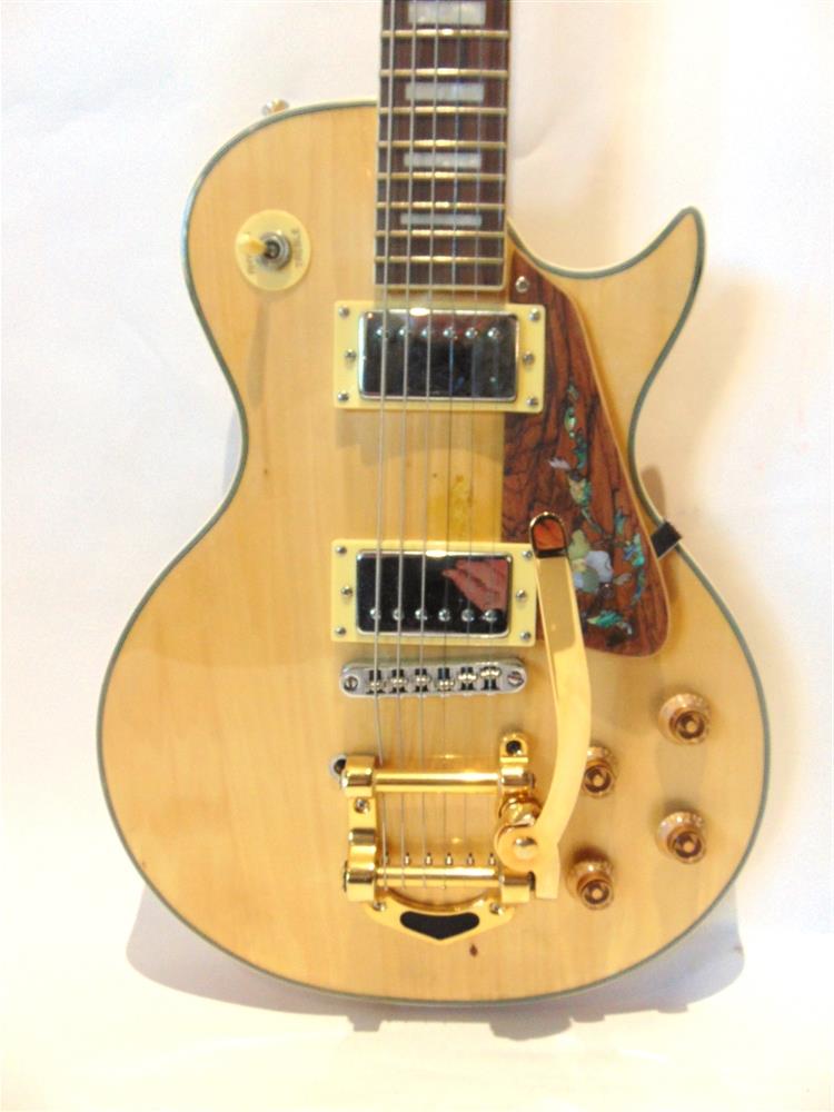 A GIBSON LES PAUL CUSTOM UNBRANDED COPY ELECTRIC GUITAR the solid body with a Bigsby style 'horse- - Image 2 of 3