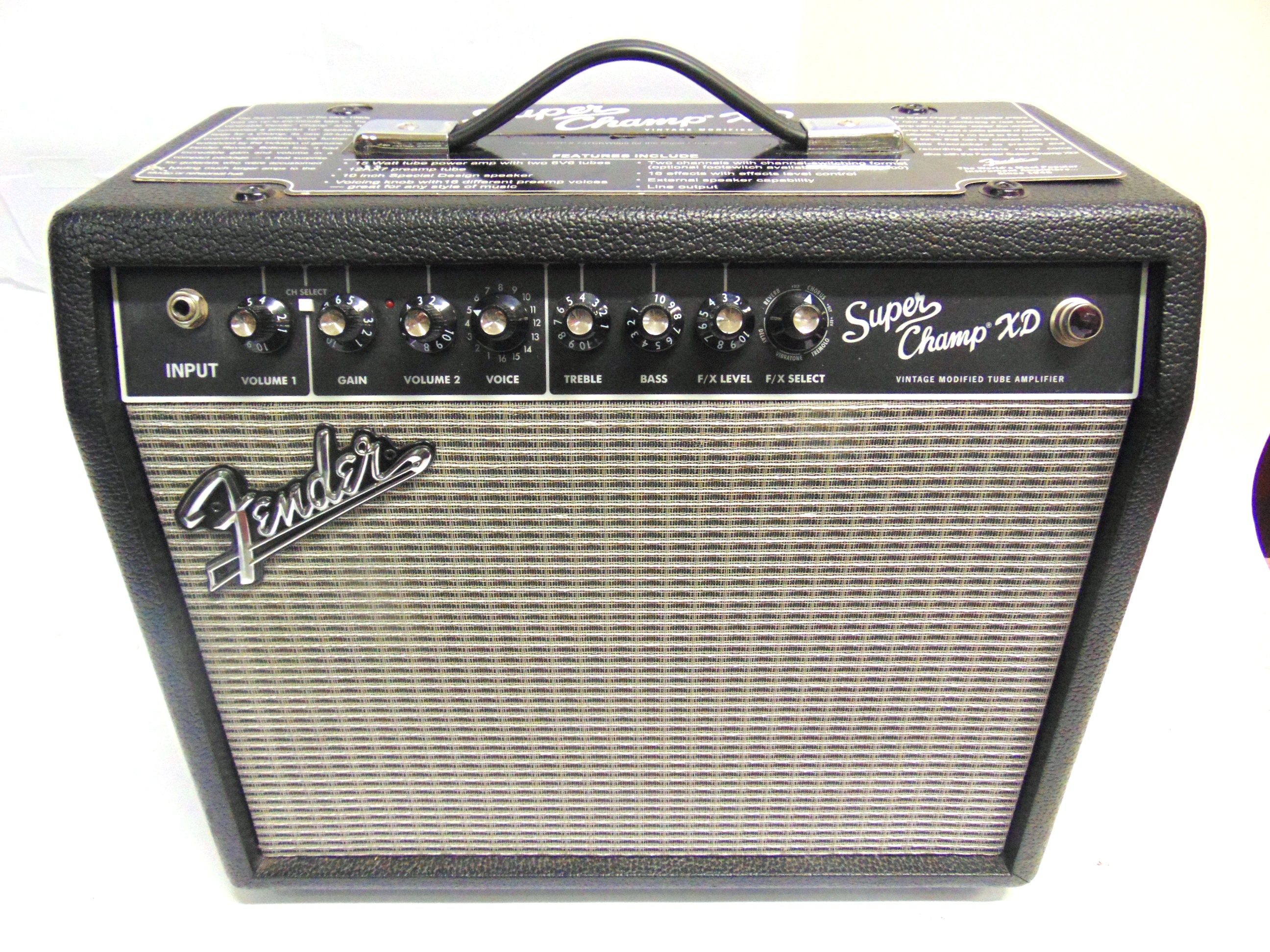 A FENDER SUPER CHAMP XD GUITAR AMPLIFIER with 20 watts output, twin channels, sixteen voices, and