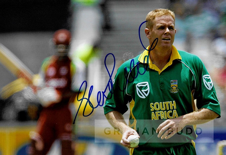 South Africa cricketer Shaun Pollock signed memorabilia, comprising: signed South Africa replica - Image 2 of 4