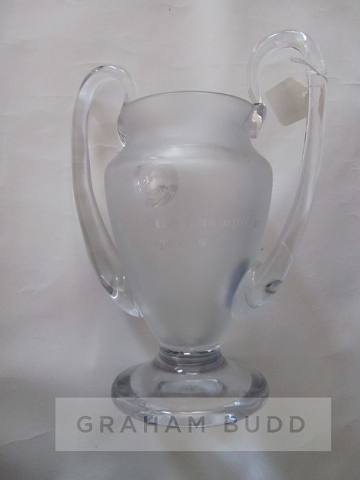 1979 UEFA Coupe des Clubs Champions Europeens twin-handled glass trophy, awarded to an unnamed - Image 3 of 9