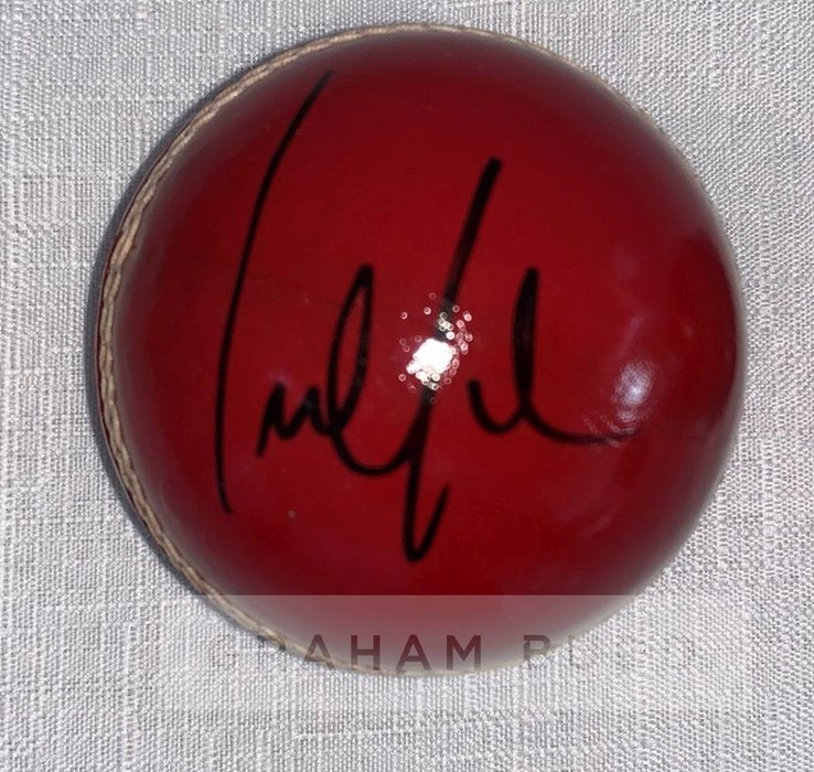 Pakistan cricket legends signed cricket balls, comprising three balls, each with a single - Image 2 of 4