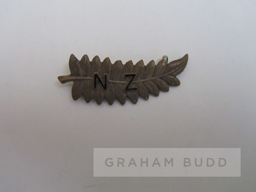 1924-25 New Zealand All Blacks touring team gilt metal fern lapel badge, in the form of a fern - Image 8 of 8