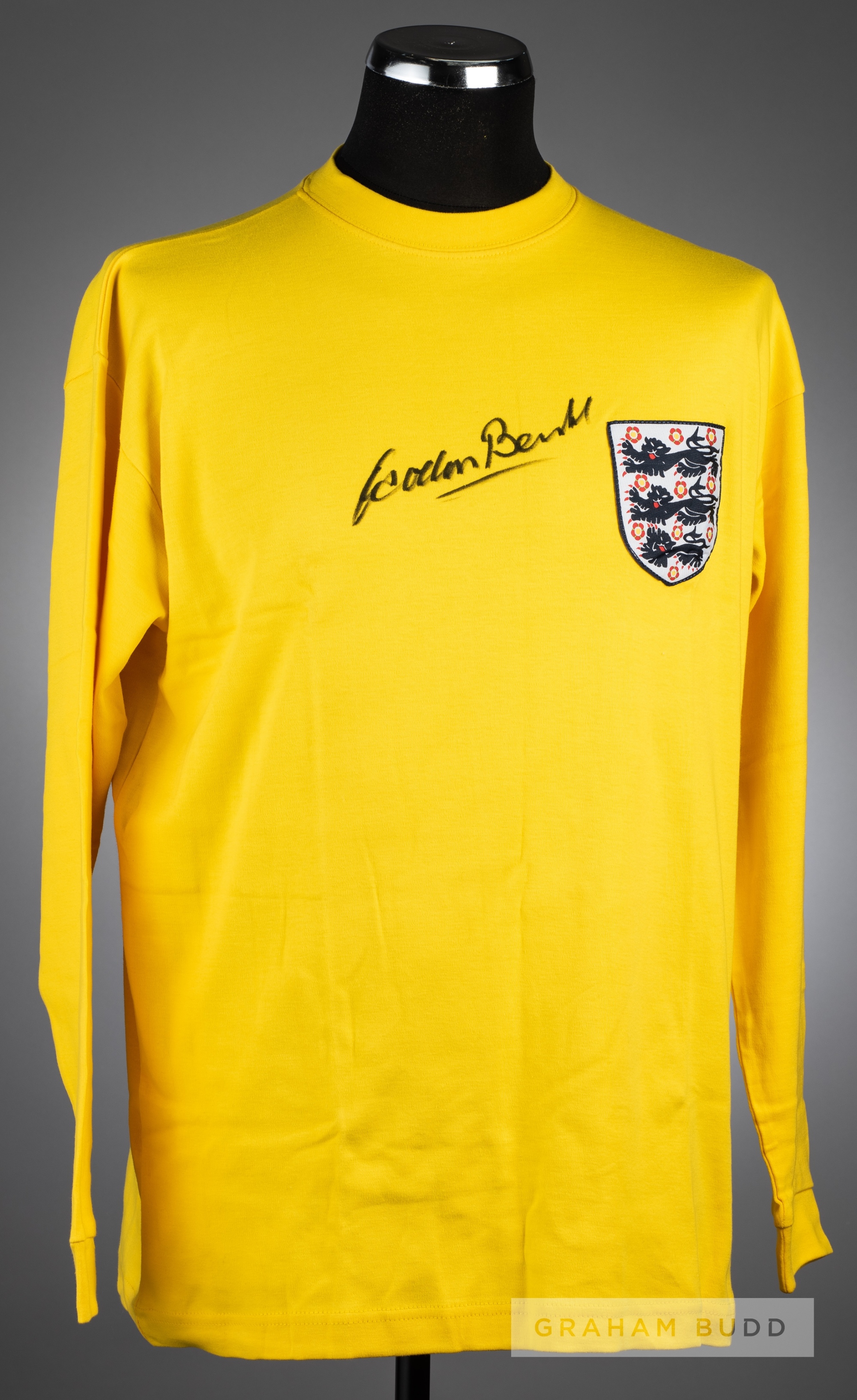 Gordon Banks signed yellow England retro goalkeepers jersey, long-sleeved, with attached England