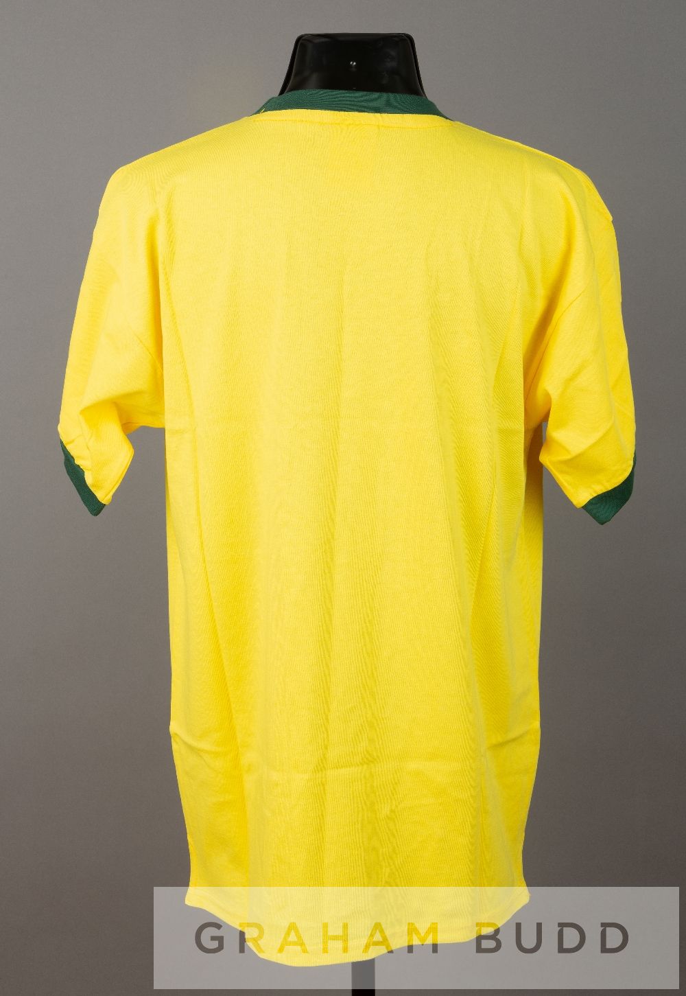 Pele signed yellow Brazil retro jersey, short-sleeved with green collar and C.B.D crest, signed - Image 2 of 2