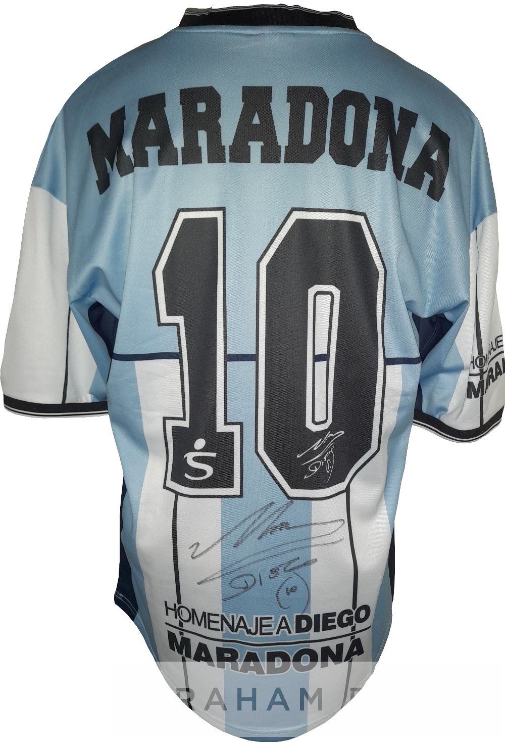 Diego Maradona signed Argentina national team tribute jersey, signed to the reverse in black marker,