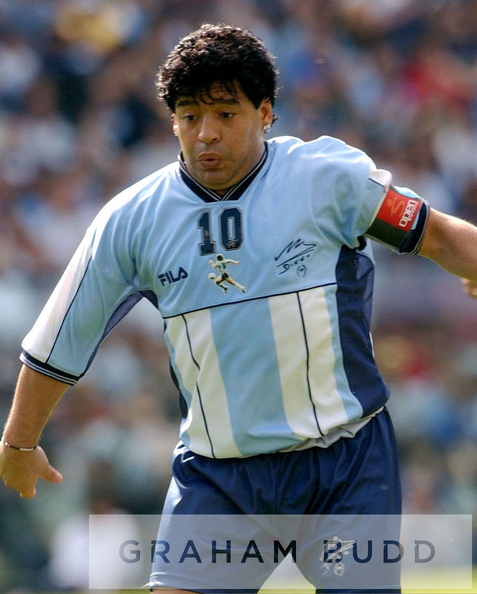 Diego Maradona signed Argentina national team tribute jersey, signed to the reverse in black marker, - Image 3 of 3