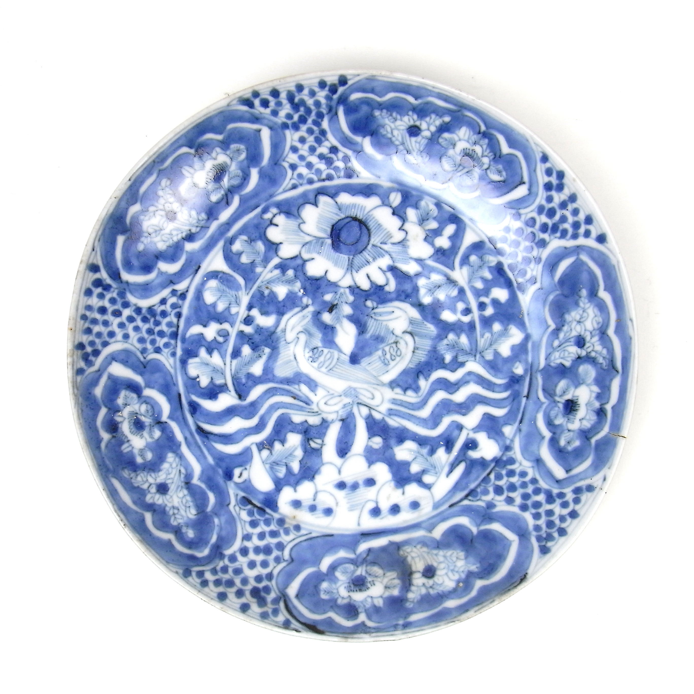 A Chinese blue and white porcelain plate, late Ming dynasty