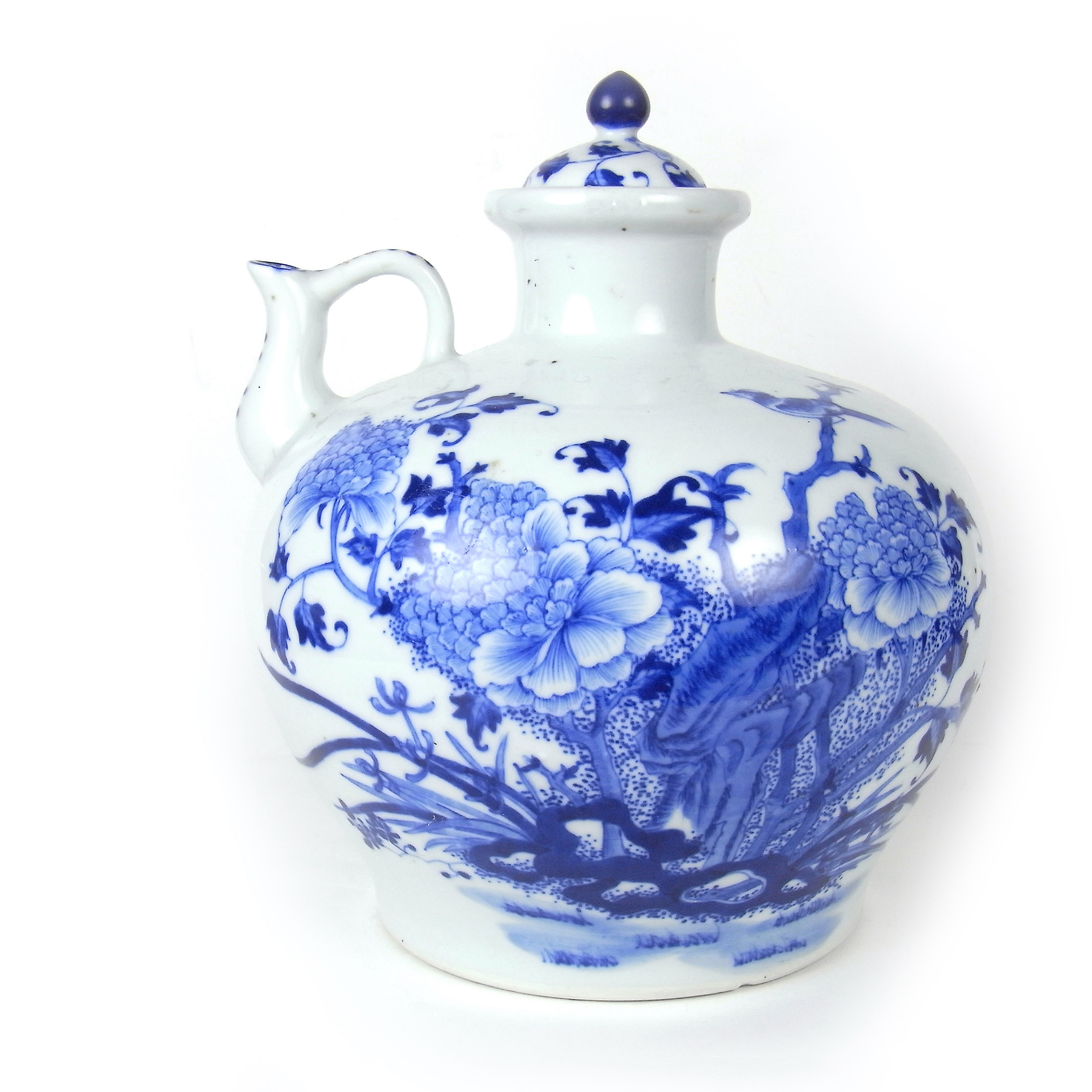 A Chinese blue and white porcelain decanter and cover, late Qing dynasty