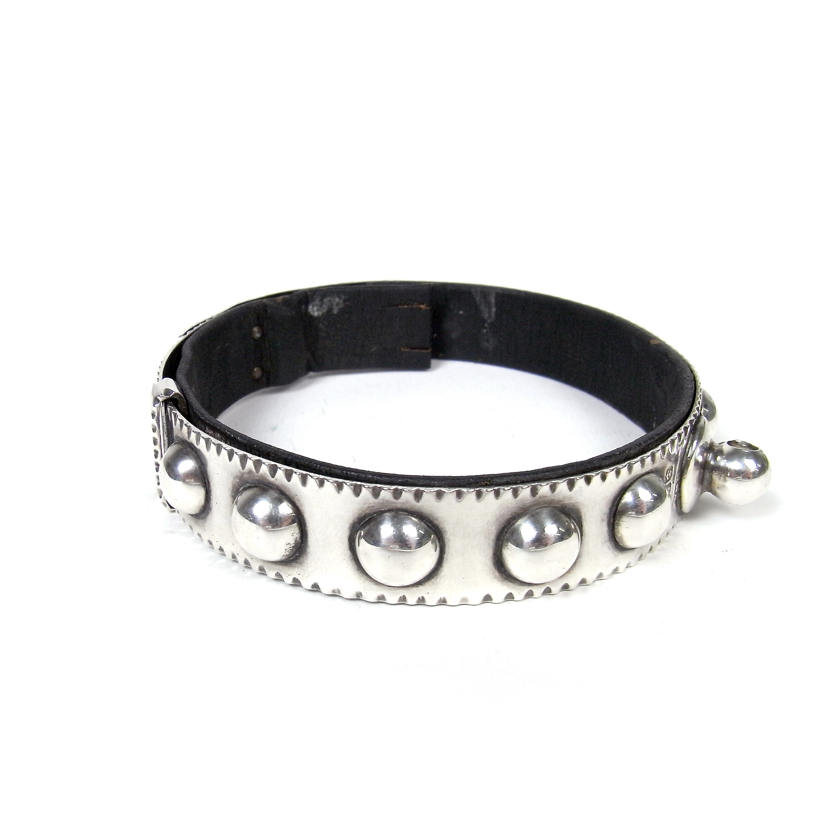 A George V silver and leather studded dog collar - Image 2 of 3