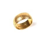 22 ct yellow gold ring.