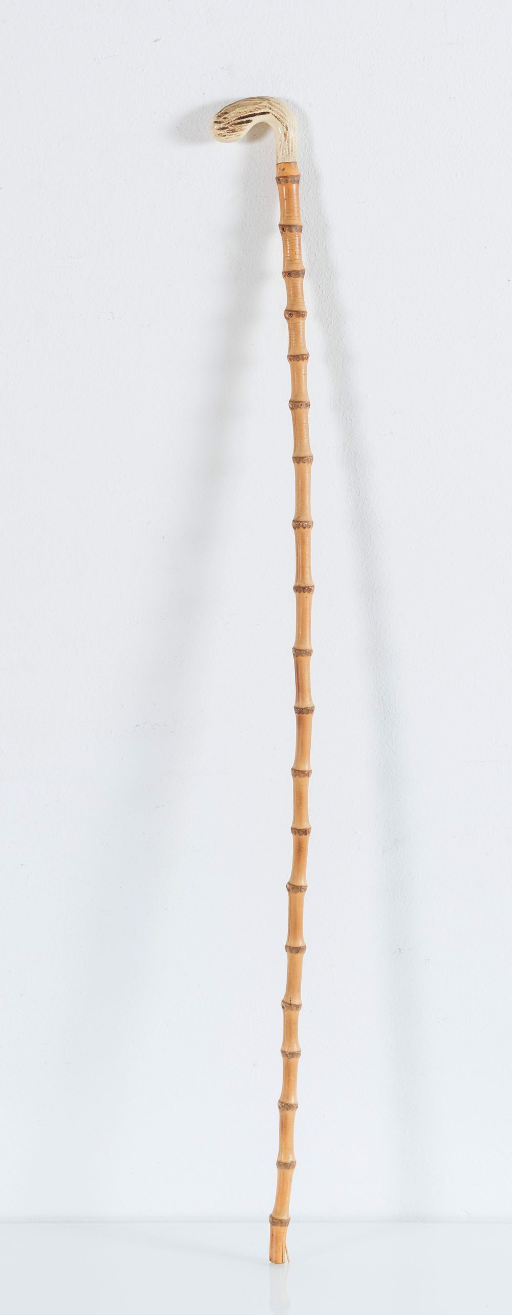 Bastone da passeggio in bambù con impugnatura in avorio, metà del XIX secolo. - Image 2 of 2