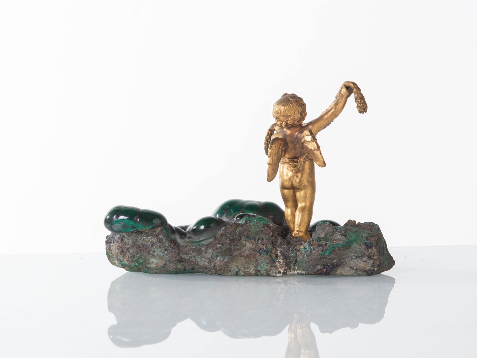 Francia - XIX secolo, Scultura in bronzo dorato raffigurante “Angelo con festone”. - Bild 2 aus 2