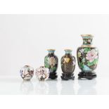 Lotto composto da cinque piccoli vasi Cloisonné, Cina - XX secolo.
