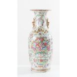 Grande vaso in porcellana con decoro policromo, Cina - Canton, XIX secolo.
