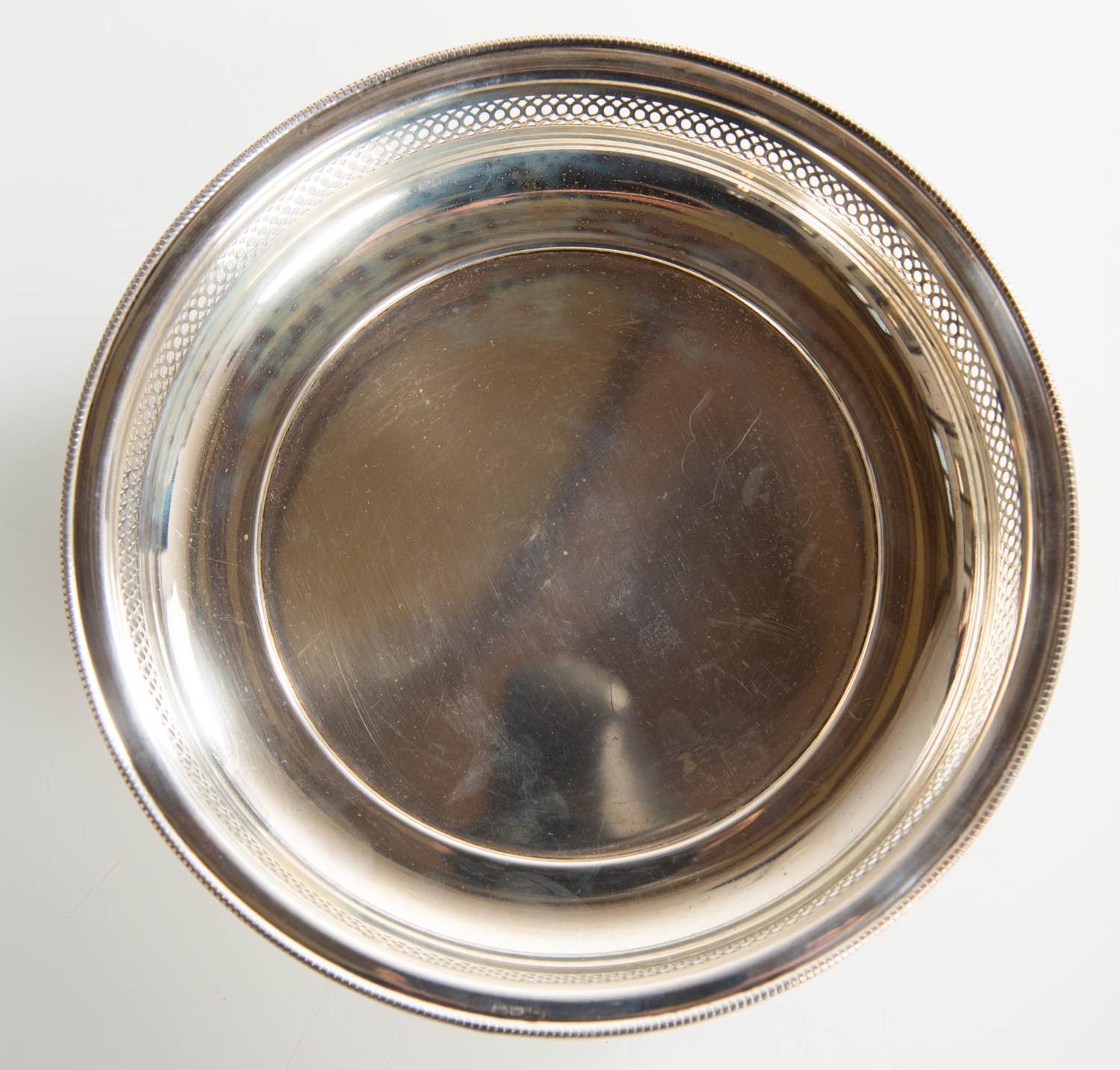 Cestina circolare in argento con bordo cordonato, Brescia - XX secolo. - Image 2 of 5
