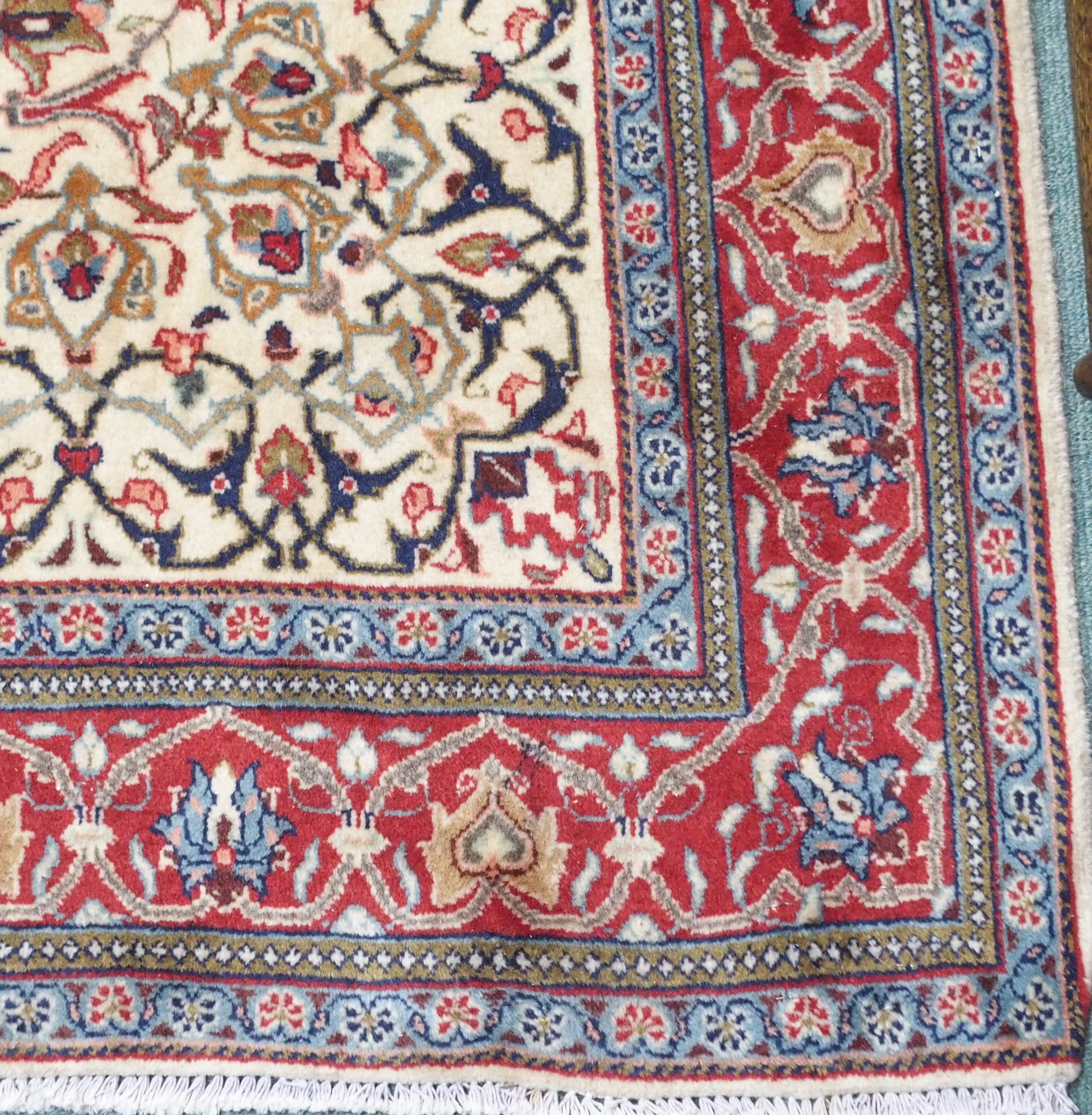 A cream ground Keshan rug with red central medallion and border, 208cm x 132cm Condition Report: - Image 3 of 4