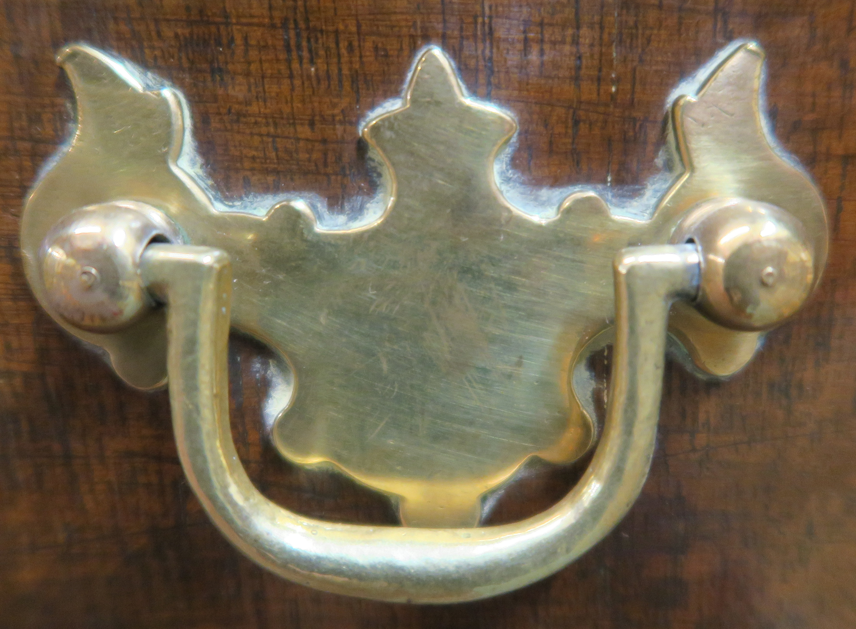 A Georgian style mahogany kneehole desk with bracket feet, 72cm high x 122cm wide x 60cm deep - Image 5 of 8