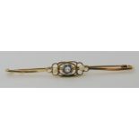 A 15ct gold aquamarine and pearl bar brooch, length 6.8cm, weight 4gms Condition Report: Available
