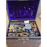 A jewellery casket filled with vintage costume jewellery, to include Deco items etc Condition
