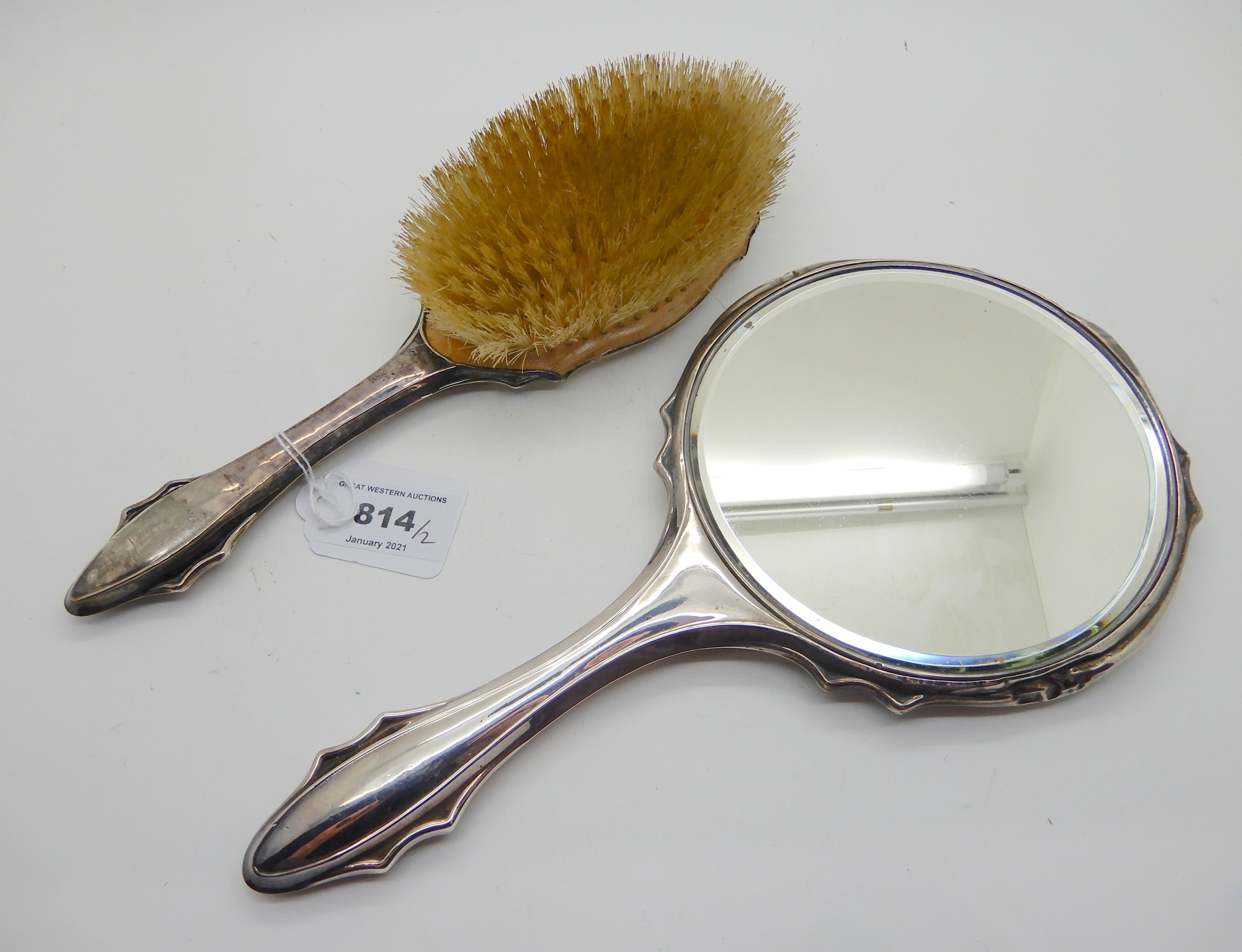 A silver brush and mirror set (2), Birmingham 1923 Condition Report: Available upon request - Image 4 of 4