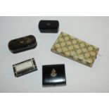 Four vintage snuff boxes including animal horn example and another box (5) Condition Report: