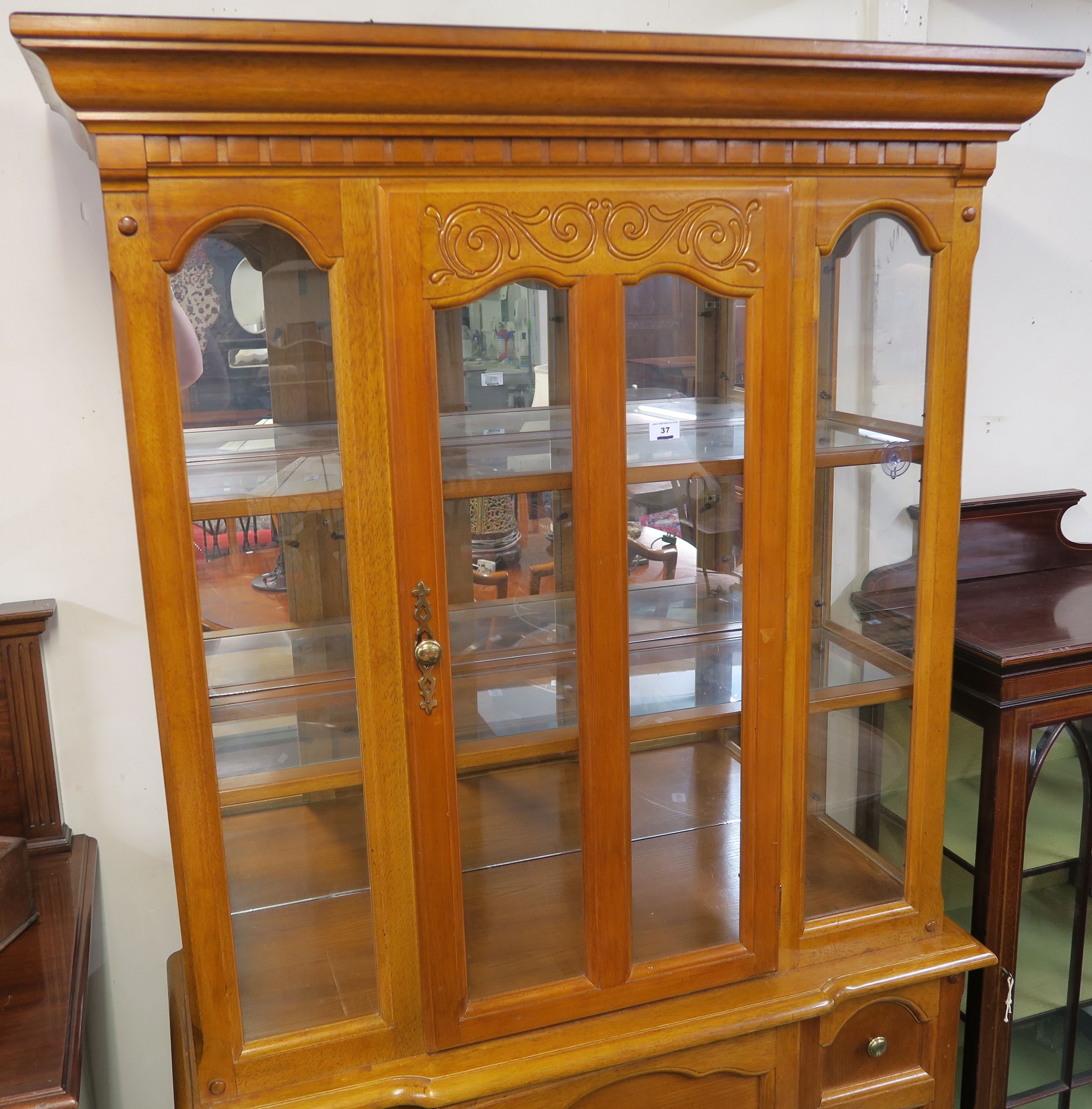 A modern display cabinet with single glazed door over a base with single door, 197cm high x 116cm - Image 2 of 2