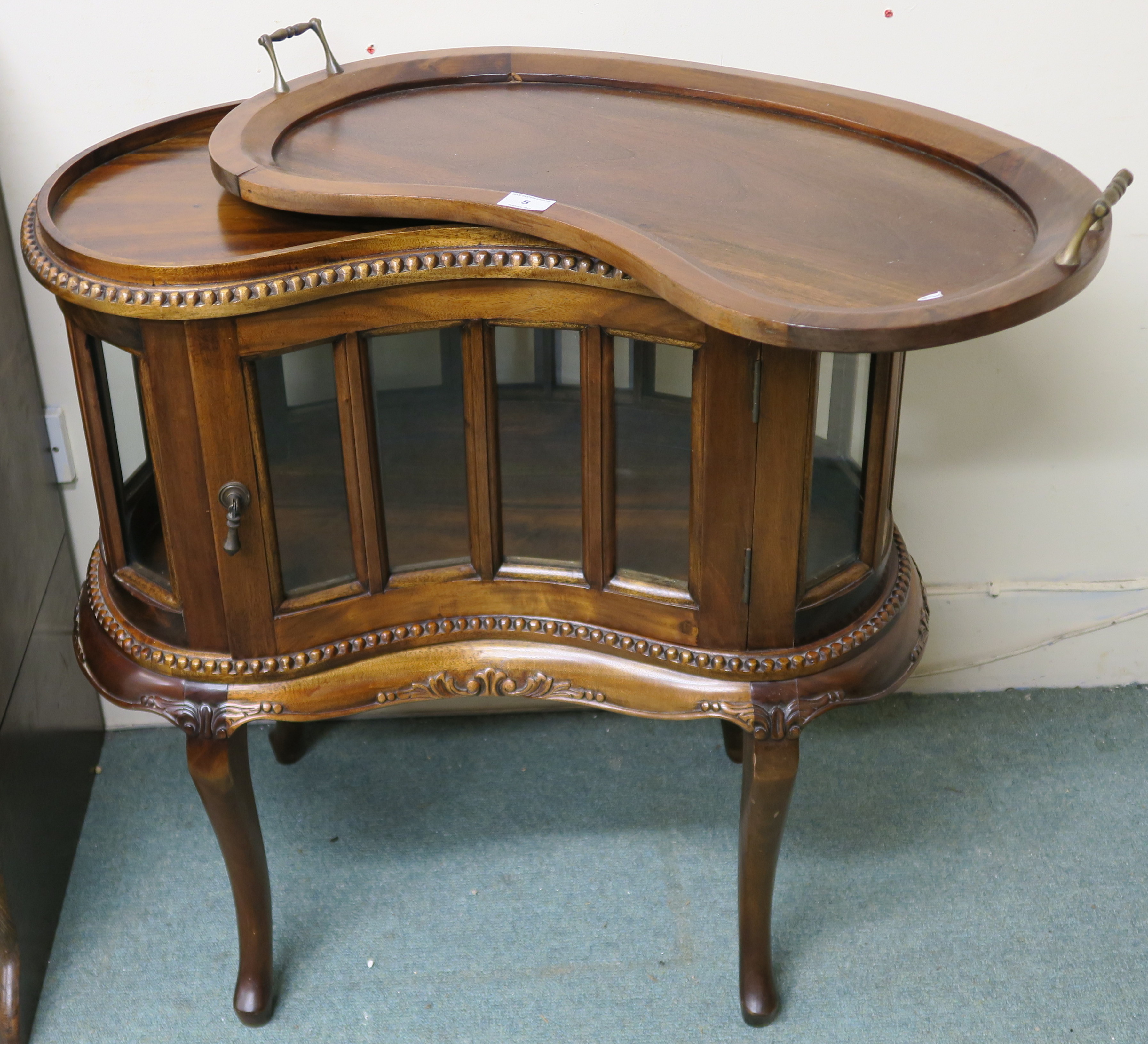 A reproduction hardwood kidney shaped drinks cabinet with serving tray, 82cm high x 75cm wide x 45cm - Image 2 of 2