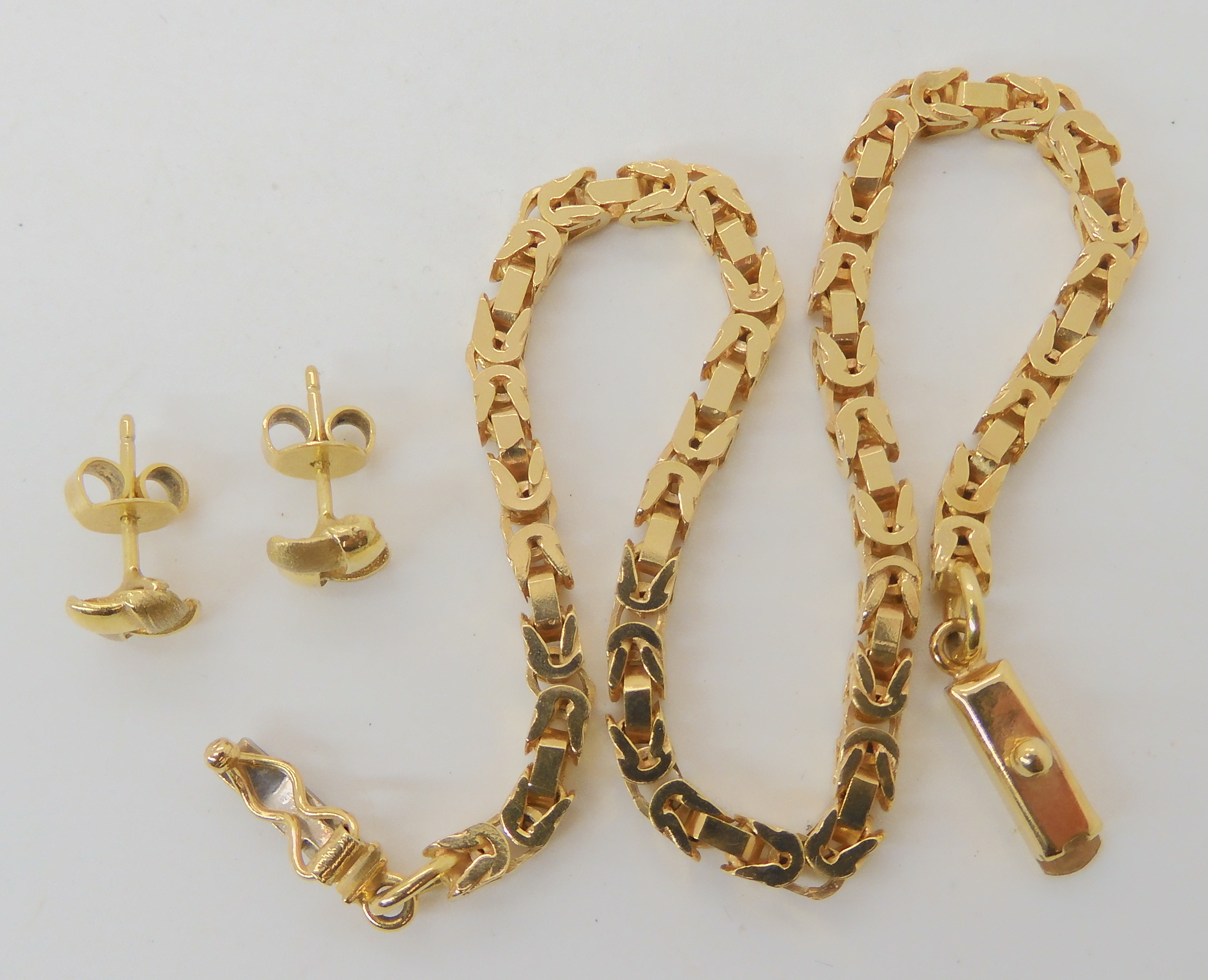 A 9ct gold Italian made chain bracelet, length 20cm, together with a pair of knot shaped earrings,