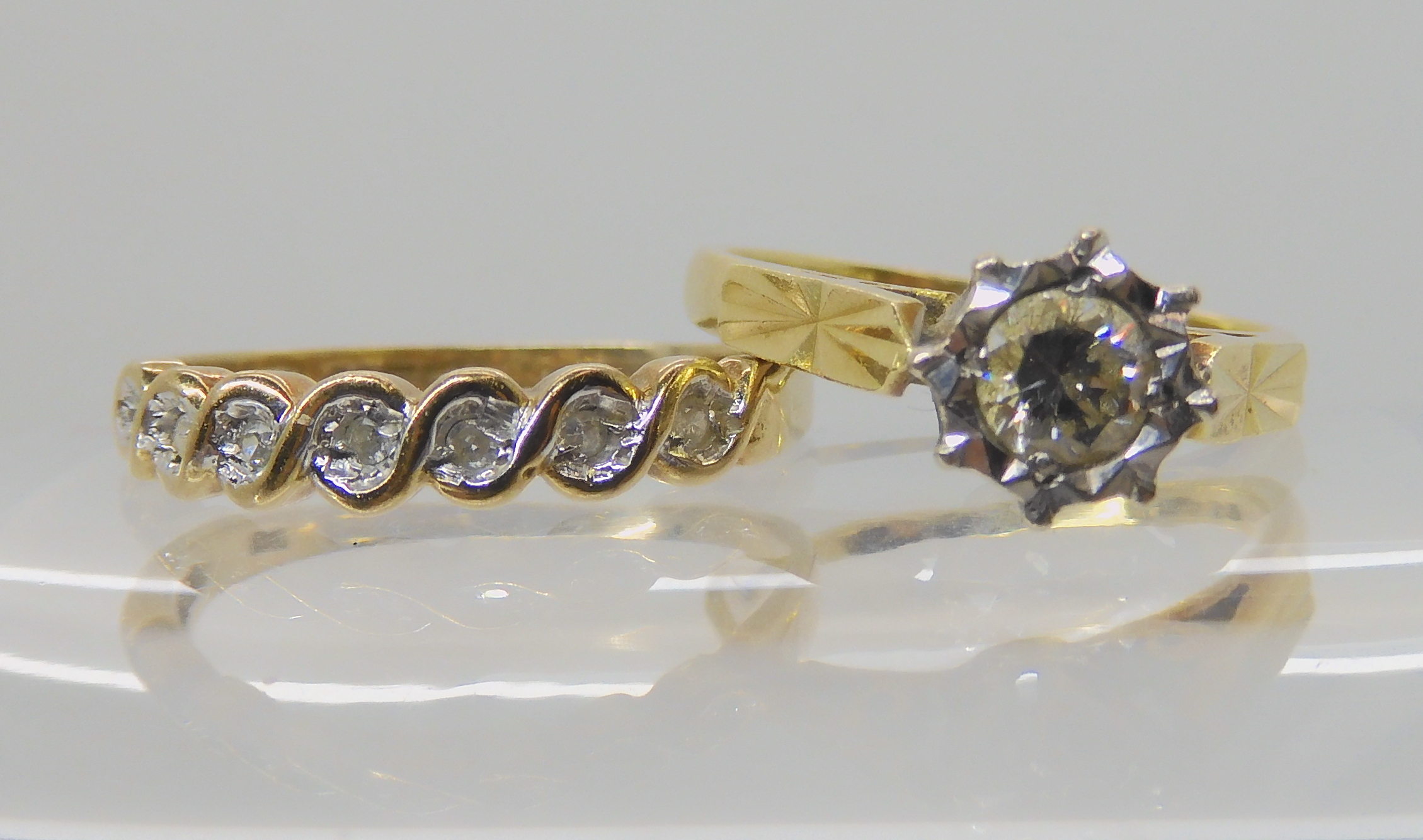 An 18ct gold illusion set diamond ring, set with estimated approx 0.20cts of brilliant cut diamonds, - Image 2 of 4