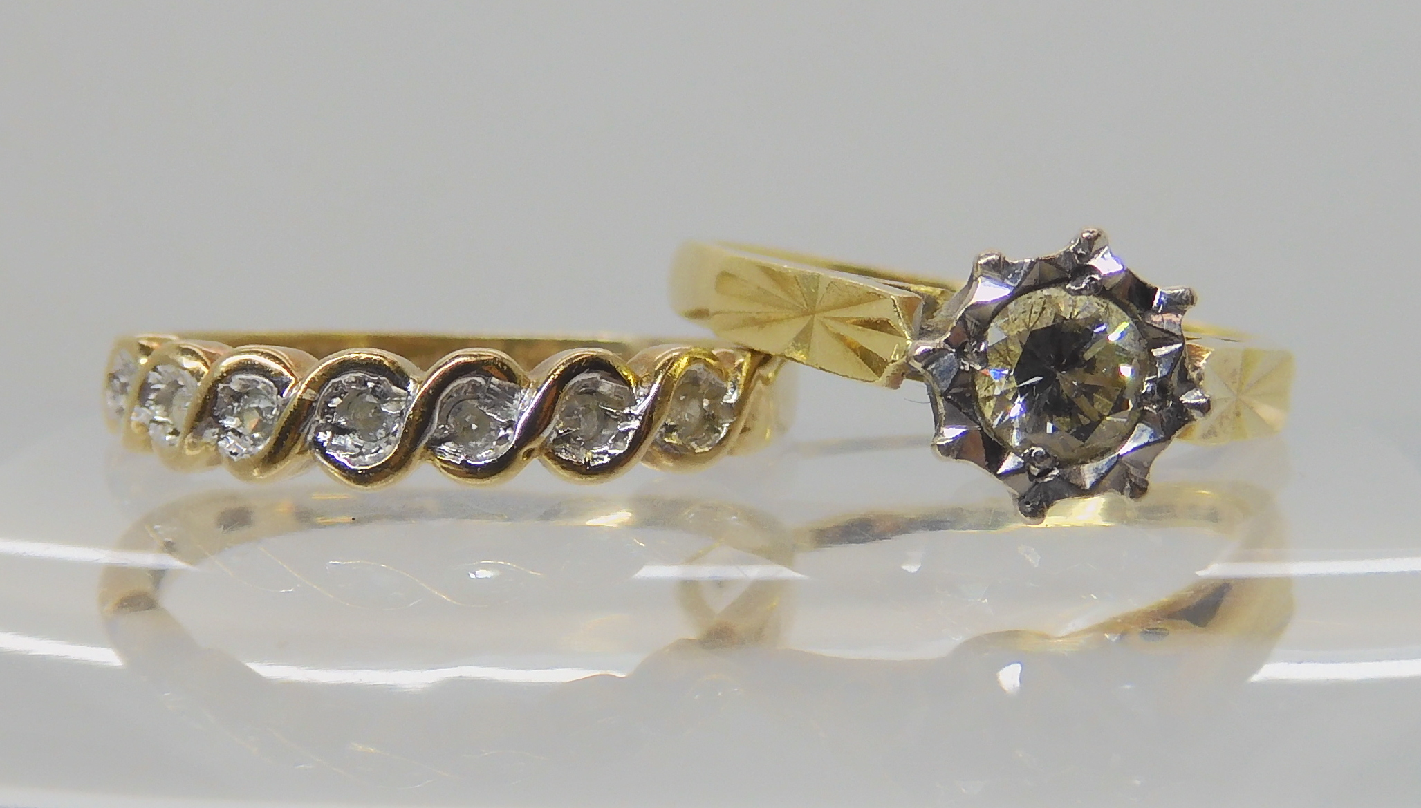 An 18ct gold illusion set diamond ring, set with estimated approx 0.20cts of brilliant cut diamonds, - Image 3 of 4