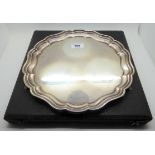 A cased silver salver, Birmingham 1979, of circular shape with scalloped rim, 29.5cm diameter,