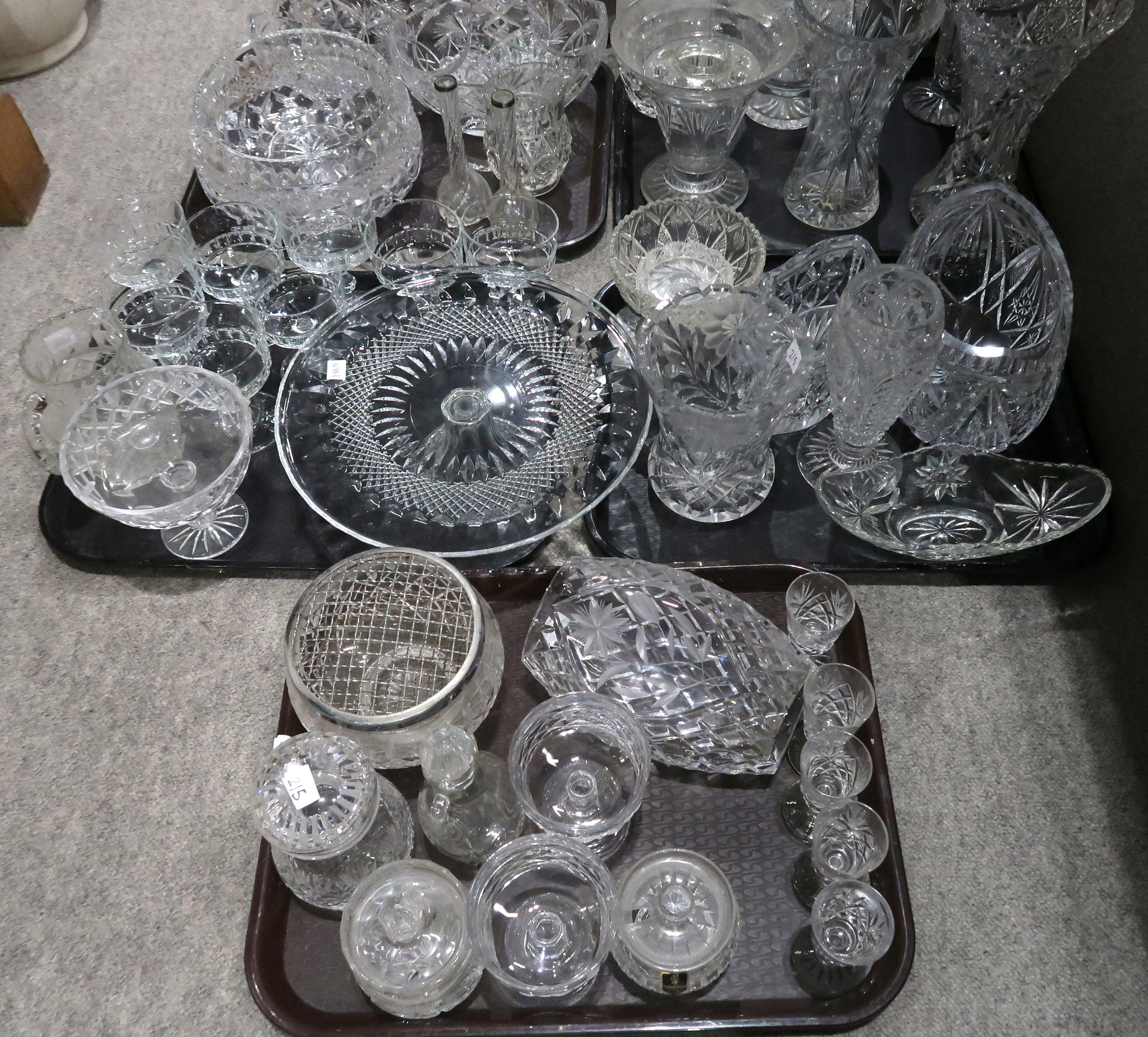 A large collection of cut glass, crystal and other glassware including bowls, vases, dishes etc - Image 5 of 5